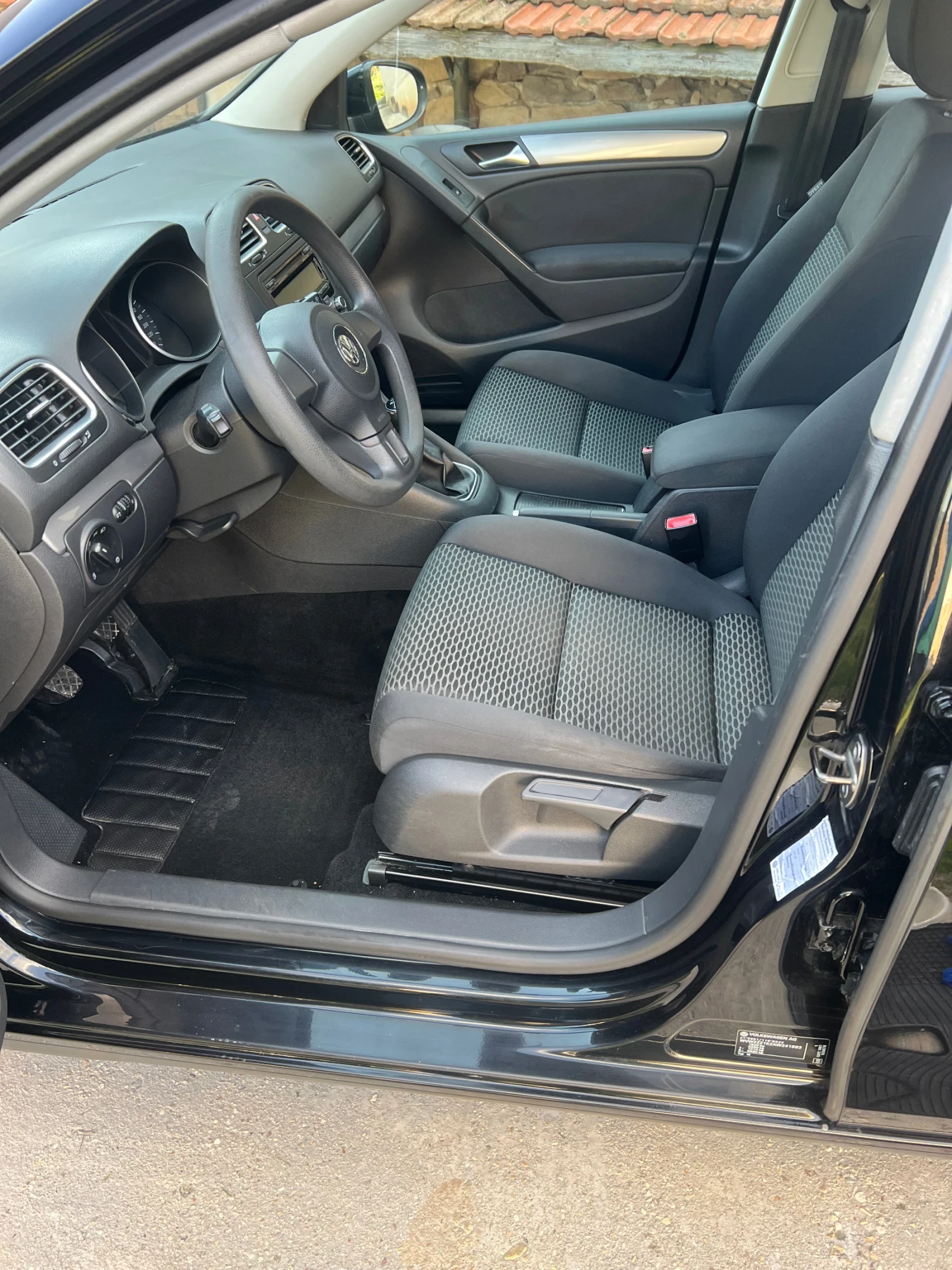 VW Golf 1.6 TDI BlueMotion, снимка 8 - Автомобили и джипове - 54143584