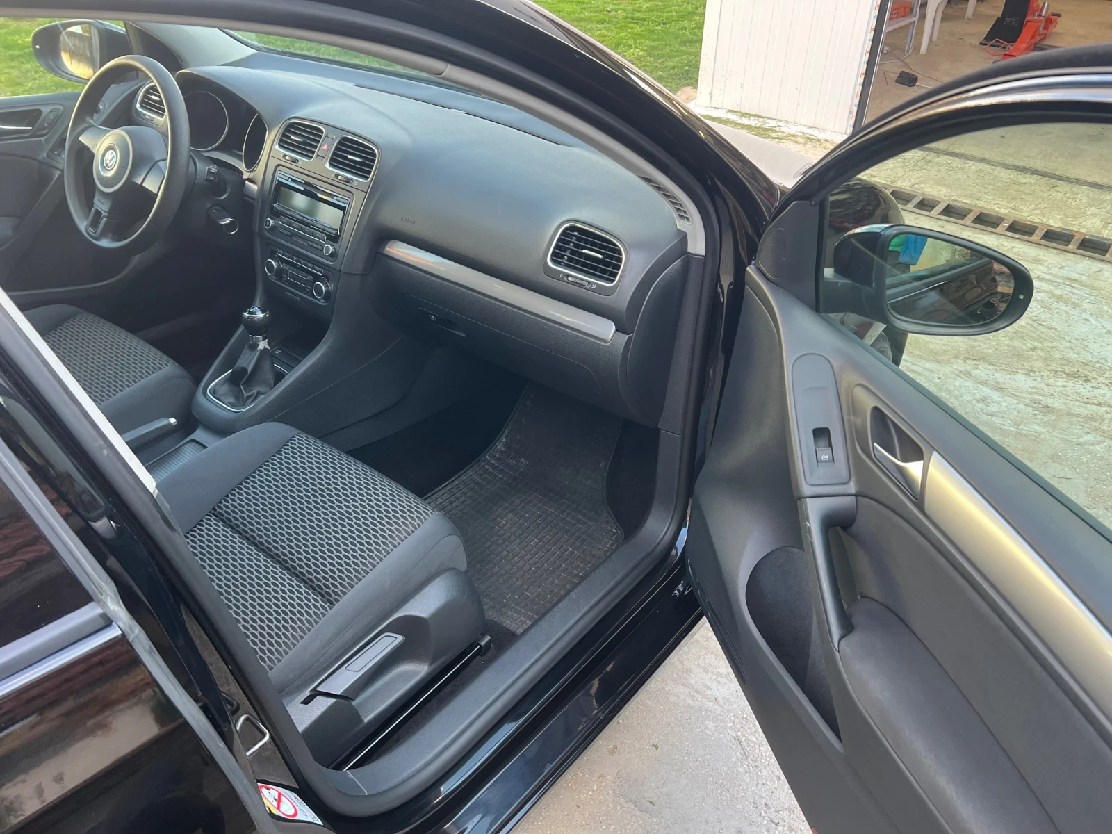 VW Golf 1.6 TDI BlueMotion, снимка 11 - Автомобили и джипове - 54143584