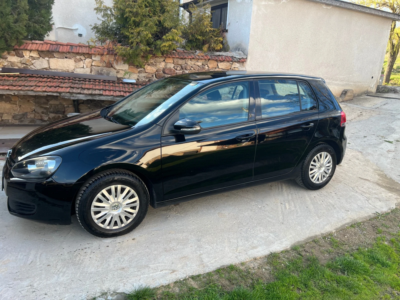 VW Golf 1.6 TDI BlueMotion, снимка 2 - Автомобили и джипове - 54143584