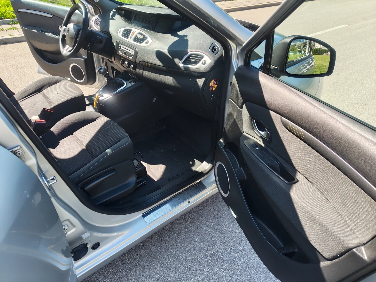 Renault Grand scenic 2.0dci 6ск 5местен, снимка 10 - Автомобили и джипове - 54313271