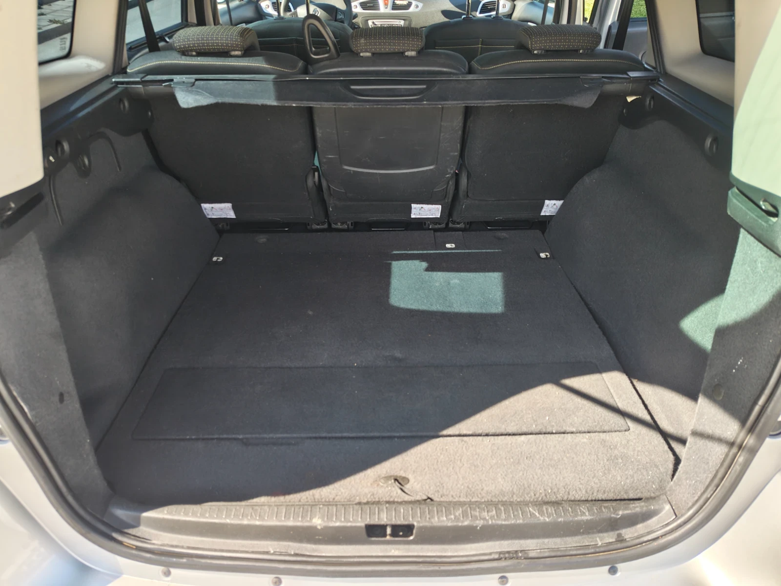 Renault Grand scenic 2.0dci 6ск 5местен, снимка 15 - Автомобили и джипове - 54313271