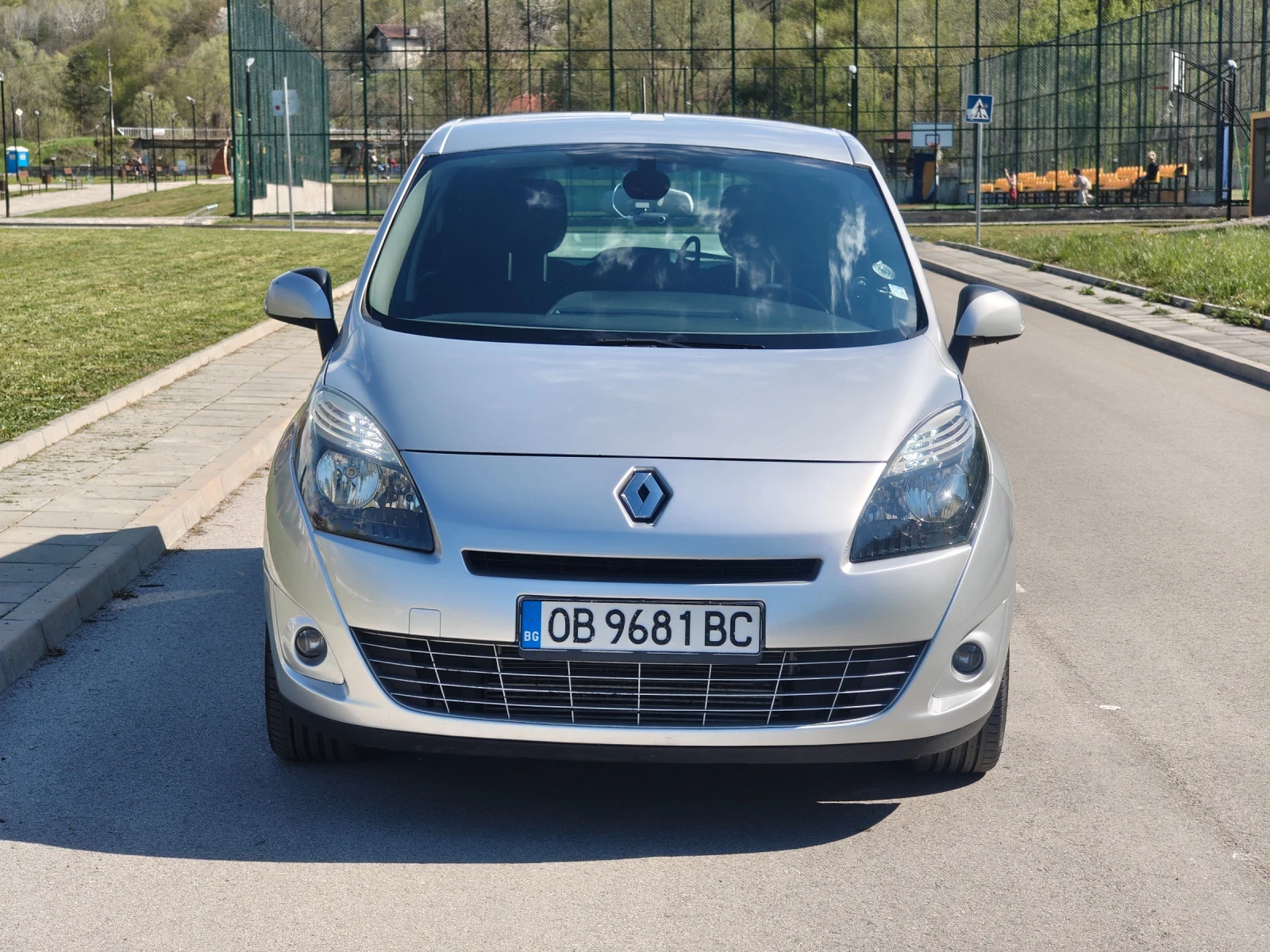 Renault Grand scenic 2.0dci 6ск 5местен, снимка 7 - Автомобили и джипове - 54313271