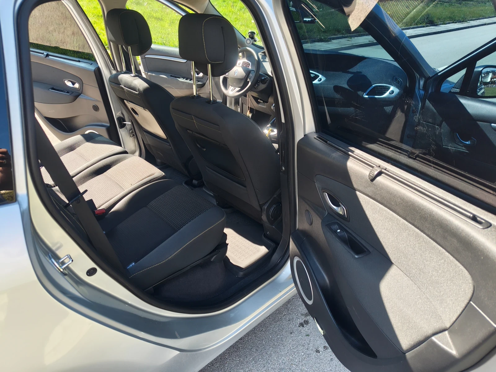 Renault Grand scenic 2.0dci 6ск 5местен, снимка 11 - Автомобили и джипове - 54313271