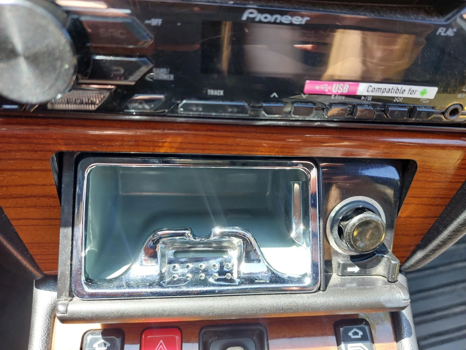 Mercedes-Benz 190 1.8 Климатик!, снимка 7 - Автомобили и джипове - 54954129