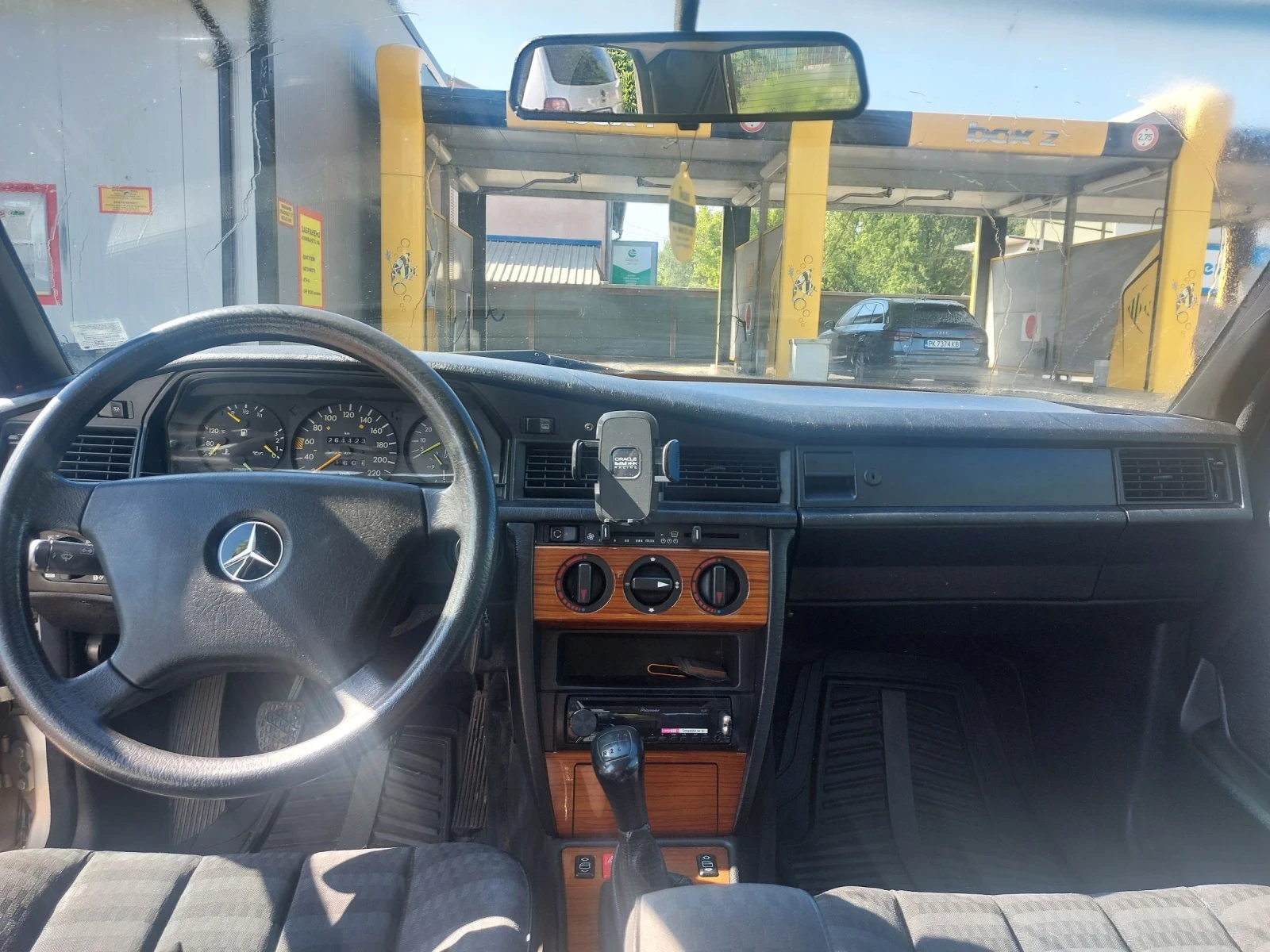 Mercedes-Benz 190 W201, снимка 5 - Автомобили и джипове - 54954129