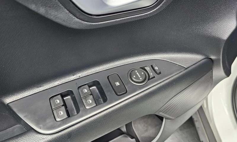 Kia Stonic 1.4 Prestige * НАЙ-ДОБРА ЦЕНА В БЪЛГАРИЯ* , снимка 11 - Автомобили и джипове - 52112040