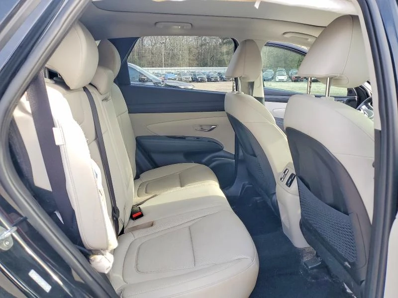 Hyundai Tucson 2.5L 4 Front-wheel Drive, снимка 3 - Автомобили и джипове - 53598763