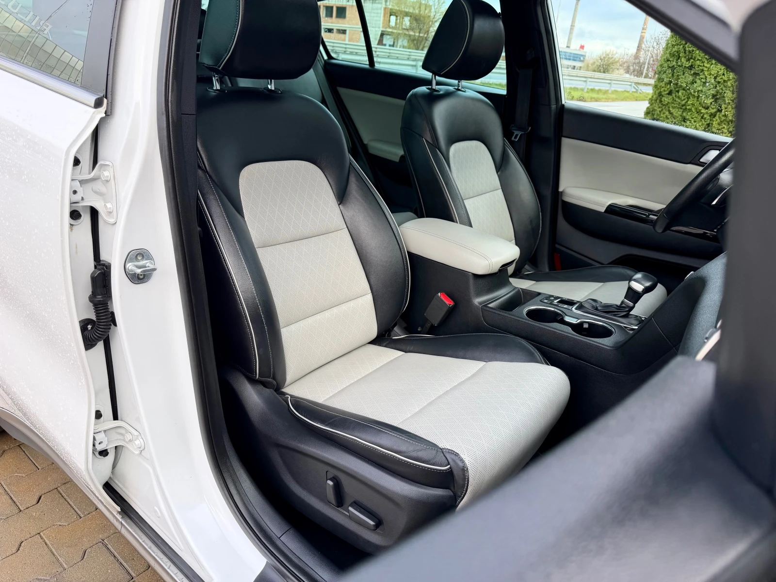 Kia Sportage GT-LINE-4X4-ПАНОРАМА-КАМЕРА-ПАМЕТ-JBL-LANE-ASIST-, снимка 13 - Автомобили и джипове - 47413444