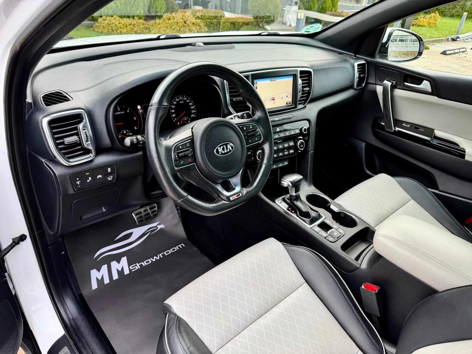 Kia Sportage GT-LINE-4X4-ПАНОРАМА-КАМЕРА-ПАМЕТ-JBL-LANE-ASIST-, снимка 9 - Автомобили и джипове - 47413444