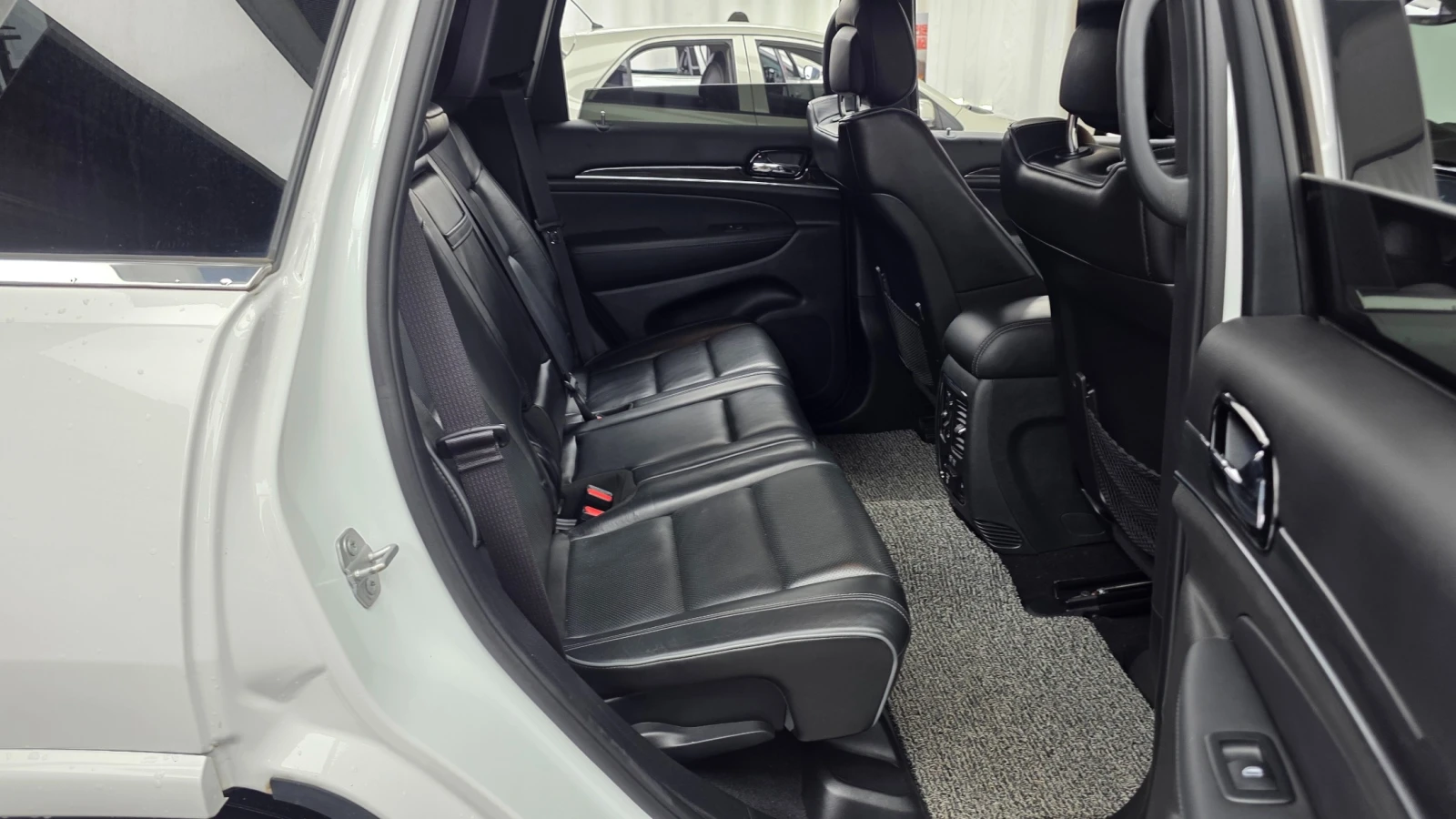 Jeep Grand cherokee OVERLAND MK2/ДИСТРОНИК/ПОДГРЕВ/КОЖА, снимка 9 - Автомобили и джипове - 55444336