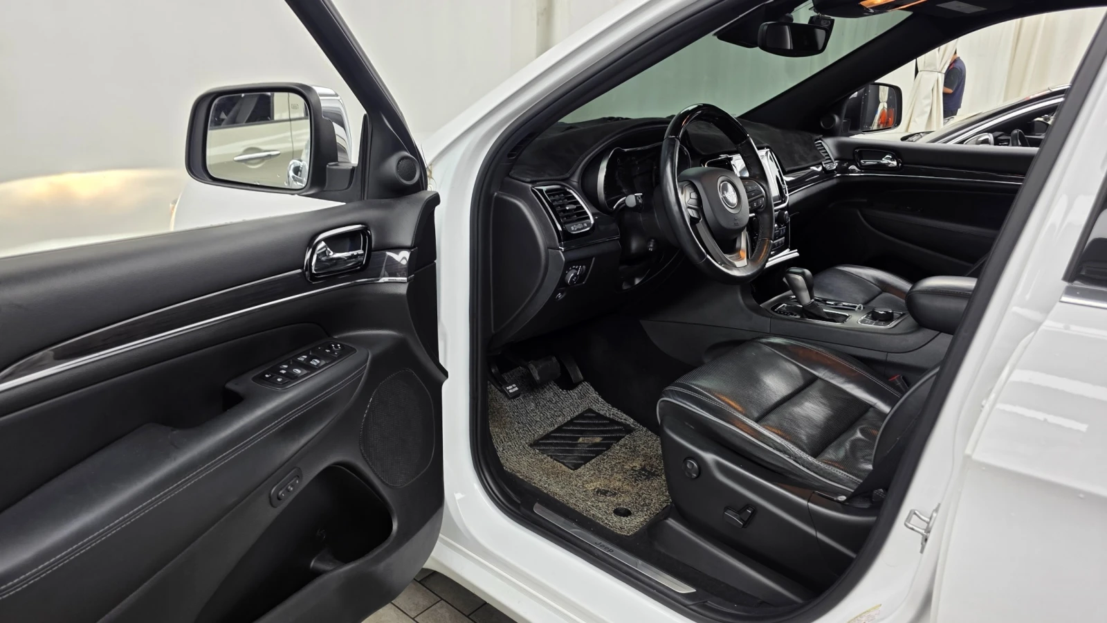 Jeep Grand cherokee OVERLAND MK2/ДИСТРОНИК/ПОДГРЕВ/КОЖА, снимка 7 - Автомобили и джипове - 55444336