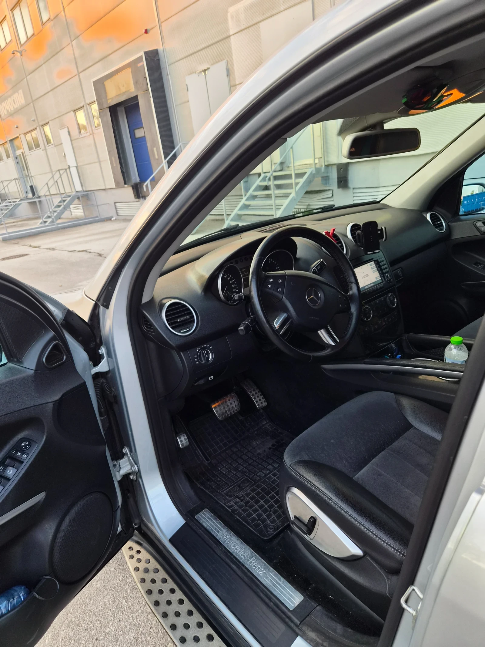 Mercedes-Benz ML 320 AMG PAKET, 4Matic, AIRMATIC, снимка 8 - Автомобили и джипове - 56145170