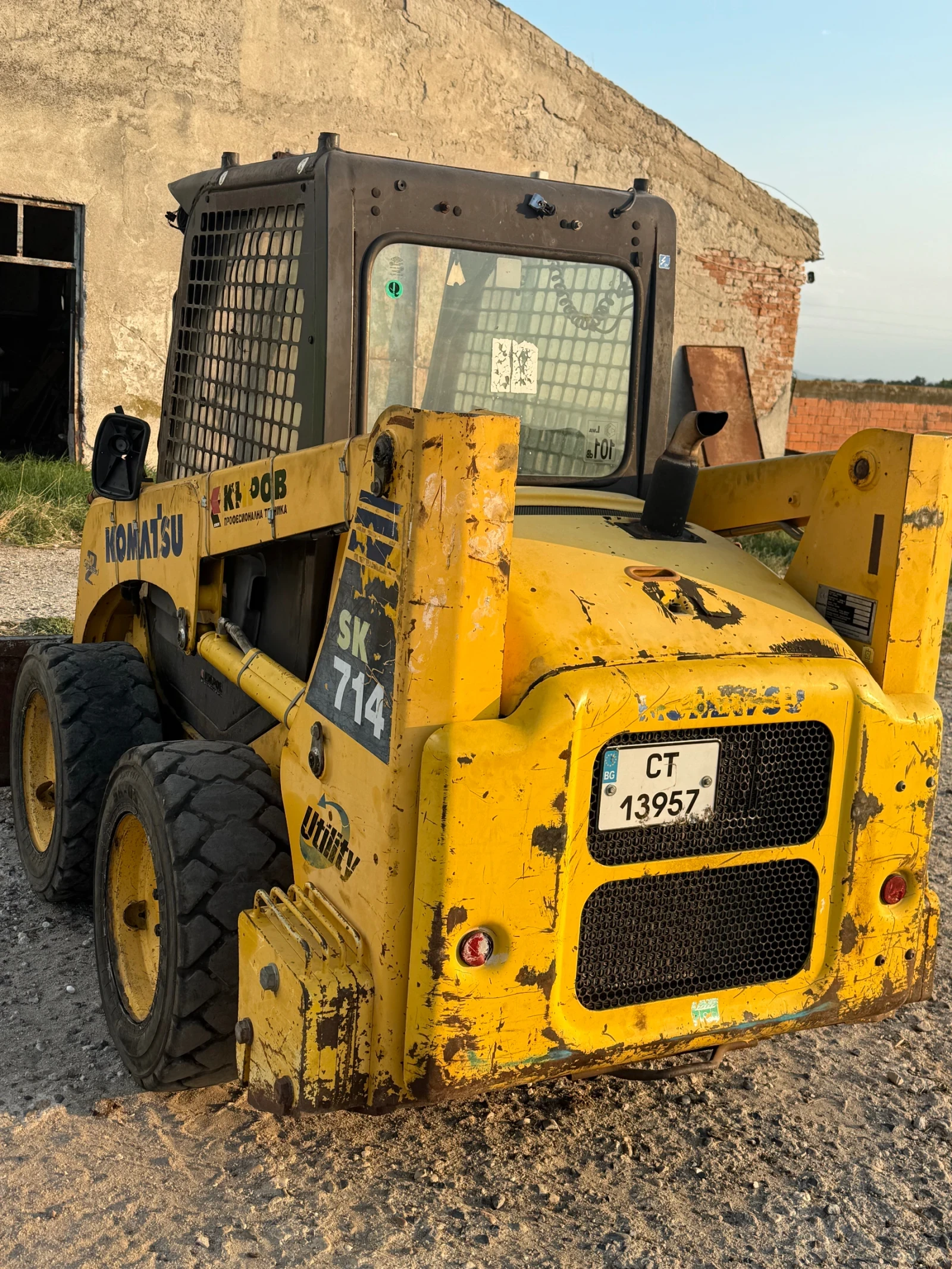 Мини челни товарачи Komatsu SK 714 - изображение 3