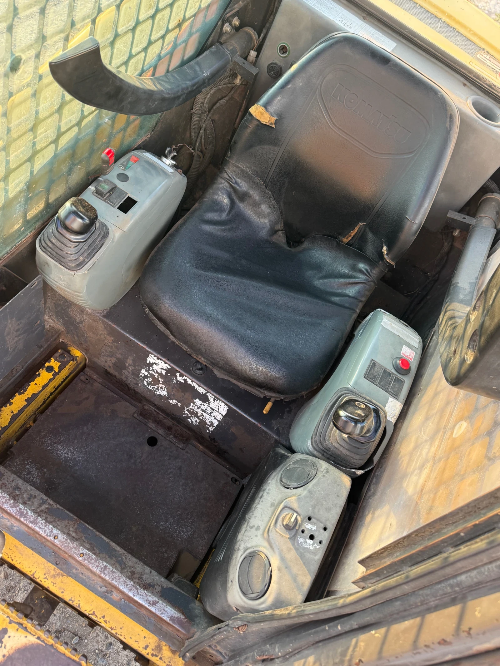 Мини челни товарачи Komatsu SK 714 - изображение 8
