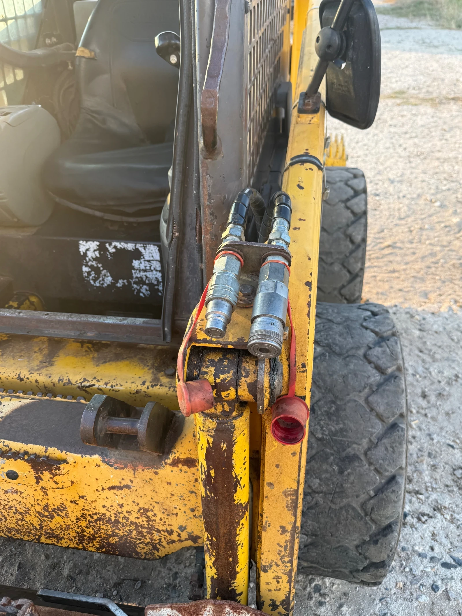 Мини челни товарачи Komatsu SK 714 - изображение 6