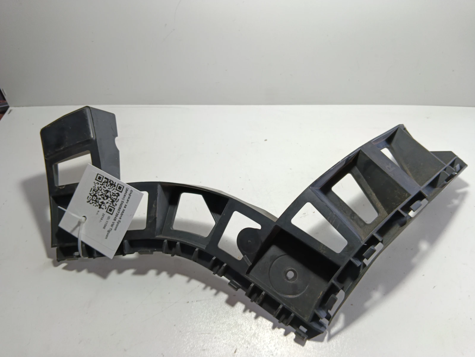 държач за задна броня (десен) 5N0807394B VW Tiguan