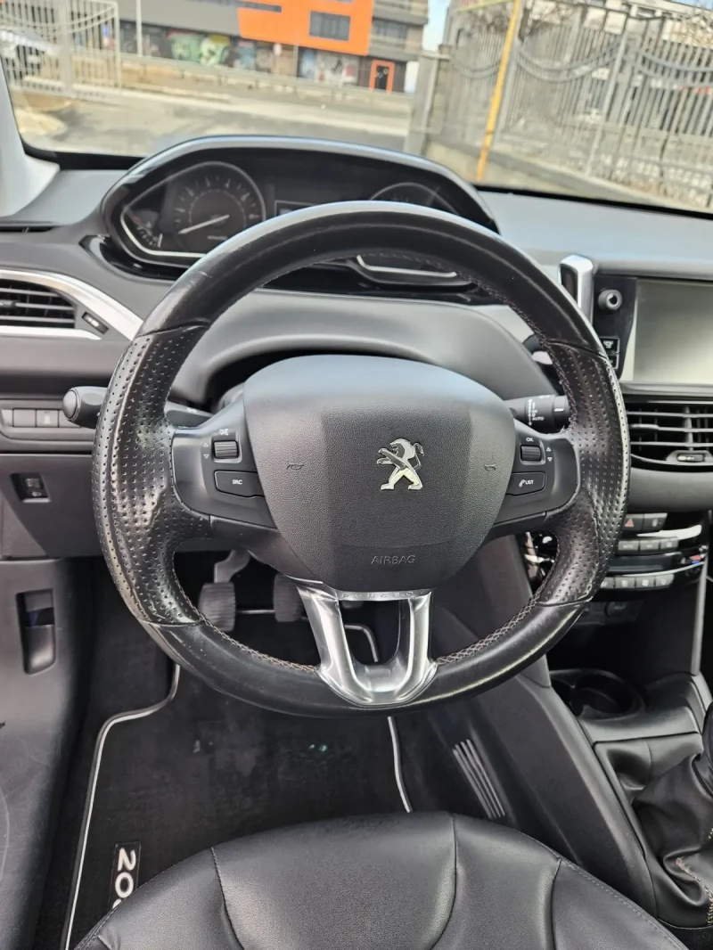 Peugeot 208 1.4 VTI Allure, снимка 16 - Автомобили и джипове - 48256235