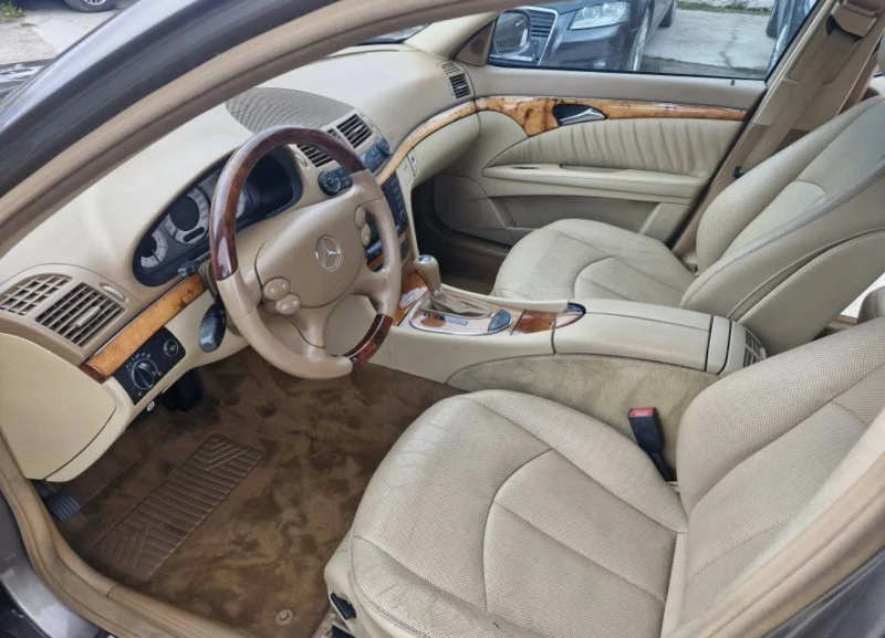 Mercedes-Benz E 320 CDI 4 MATIC AIRMATIC , снимка 9 - Автомобили и джипове - 52669412