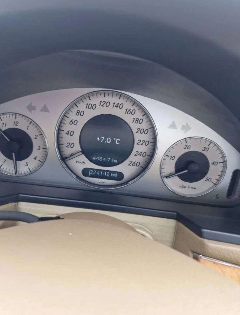 Mercedes-Benz E 320 CDI 4 MATIC AIRMATIC , снимка 6 - Автомобили и джипове - 52669412