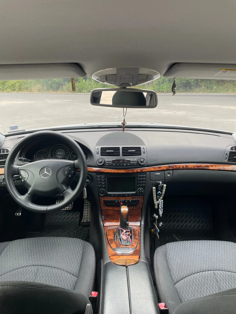 Mercedes-Benz E 320, снимка 5 - Автомобили и джипове - 51018487