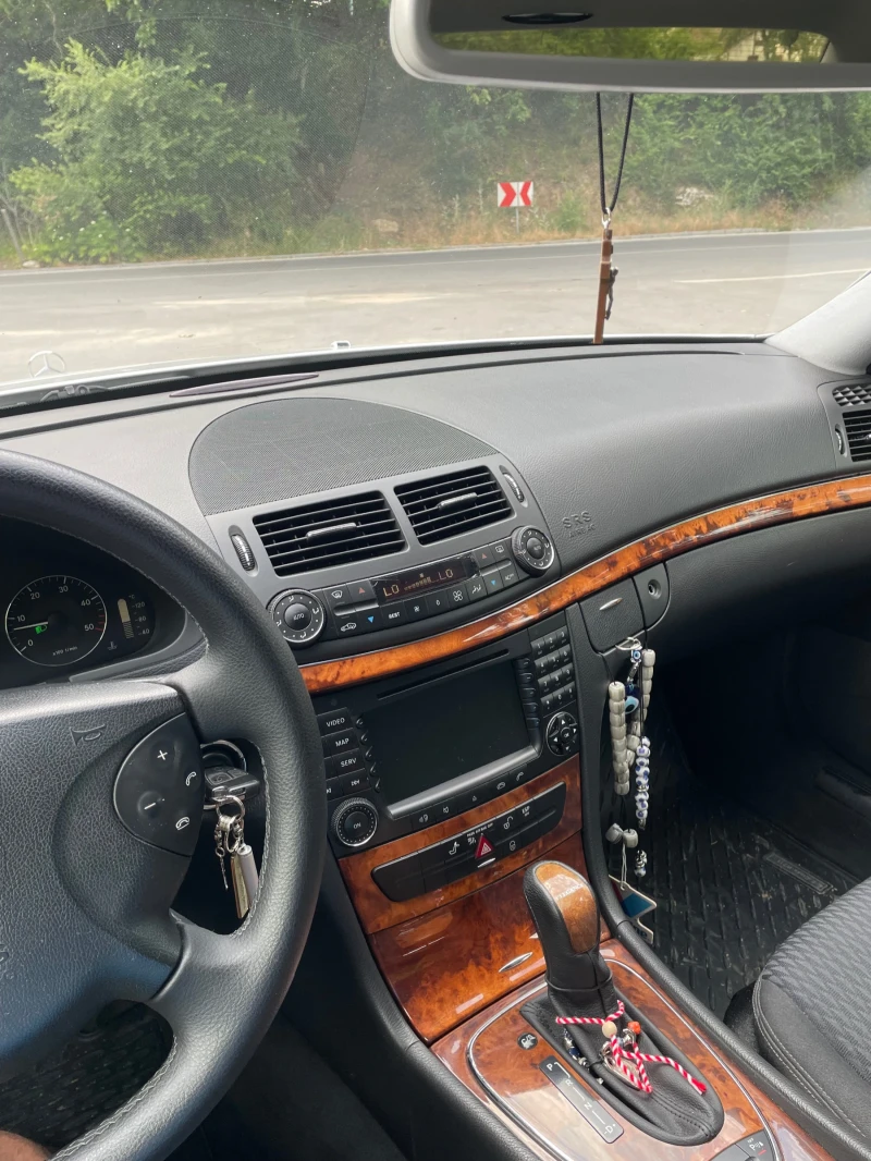Mercedes-Benz E 320, снимка 7 - Автомобили и джипове - 51018487