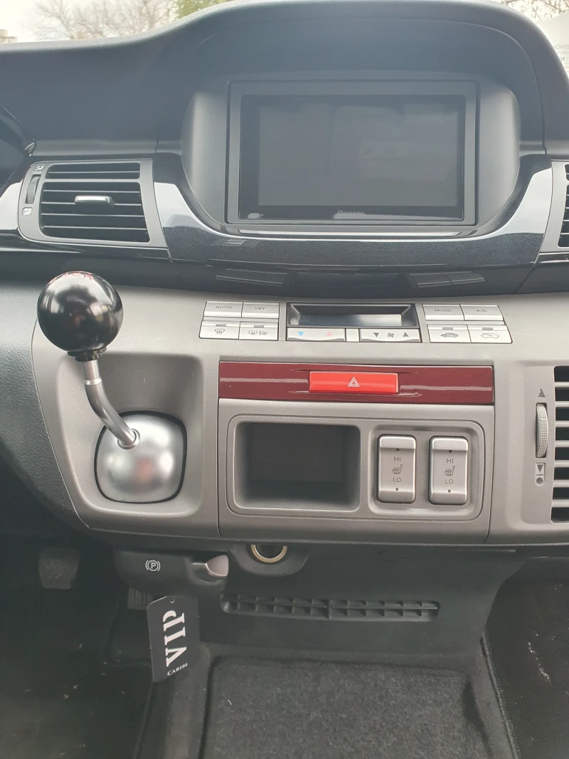 Honda Fr-v 2, 0, снимка 10 - Автомобили и джипове - 52323199