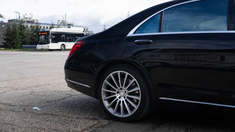 Mercedes-Benz S 500 Дълга база-4Мatic- 3xTV, снимка 7 - Автомобили и джипове - 52450245