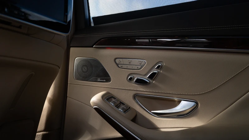 Mercedes-Benz S 500 Дълга база-4Мatic- 3xTV, снимка 14 - Автомобили и джипове - 52450245