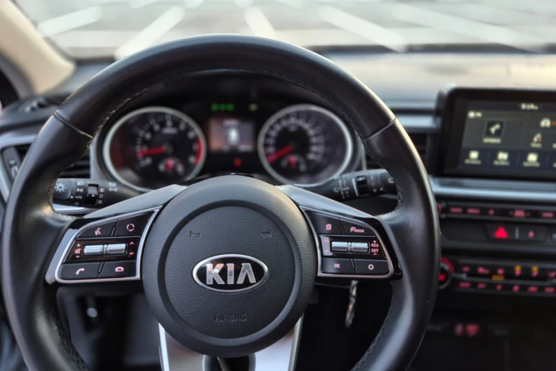 Kia Ceed 1.4 CAMERA NAVI EURO 6+ Lane, снимка 12 - Автомобили и джипове - 53299309