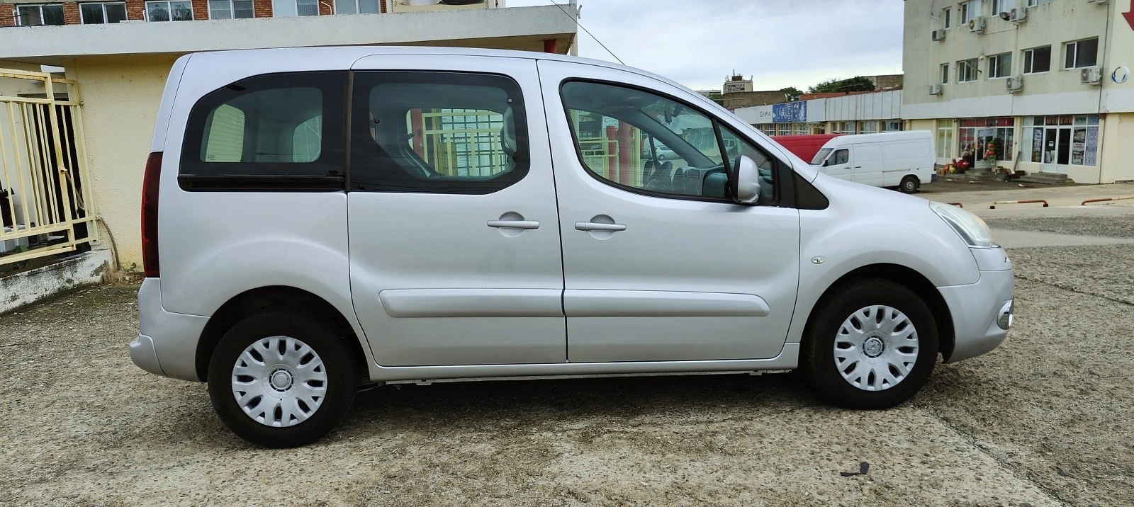 Citroen Berlingo HDI-Face-5м-15г - изображение 8