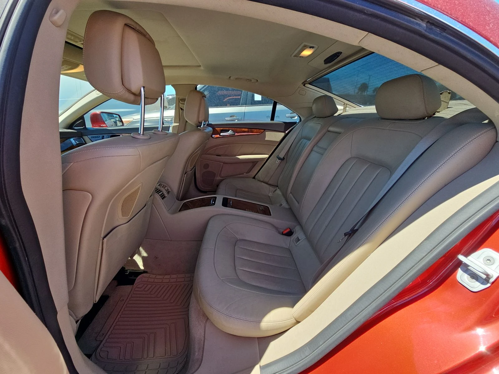 Mercedes-Benz CLS * Harman Kardon* DISTRONIC * ПОДГРЕВ* ОБДЪУХВАНЕ*  - изображение 8