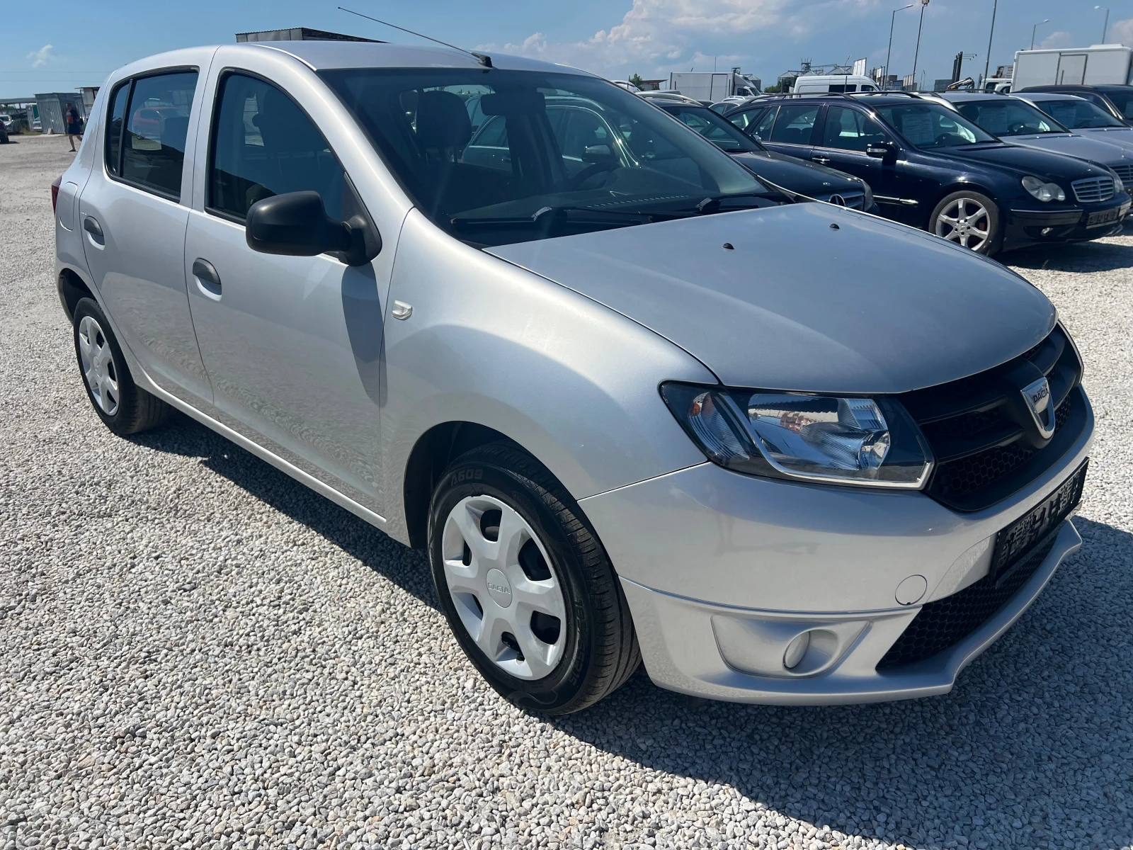 Dacia Sandero 1.5dci - изображение 2