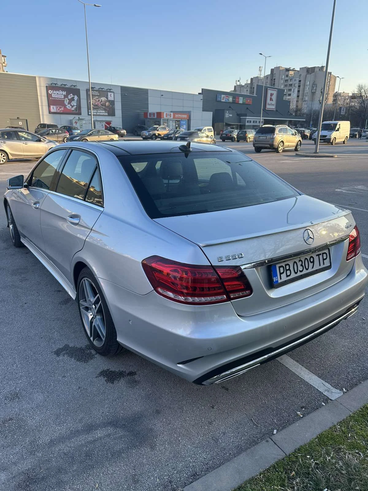 Mercedes-Benz E 500 E550 AMG V8 BITURBO | 105k km | Панорама | Масаж, снимка 11 - Автомобили и джипове - 53715270
