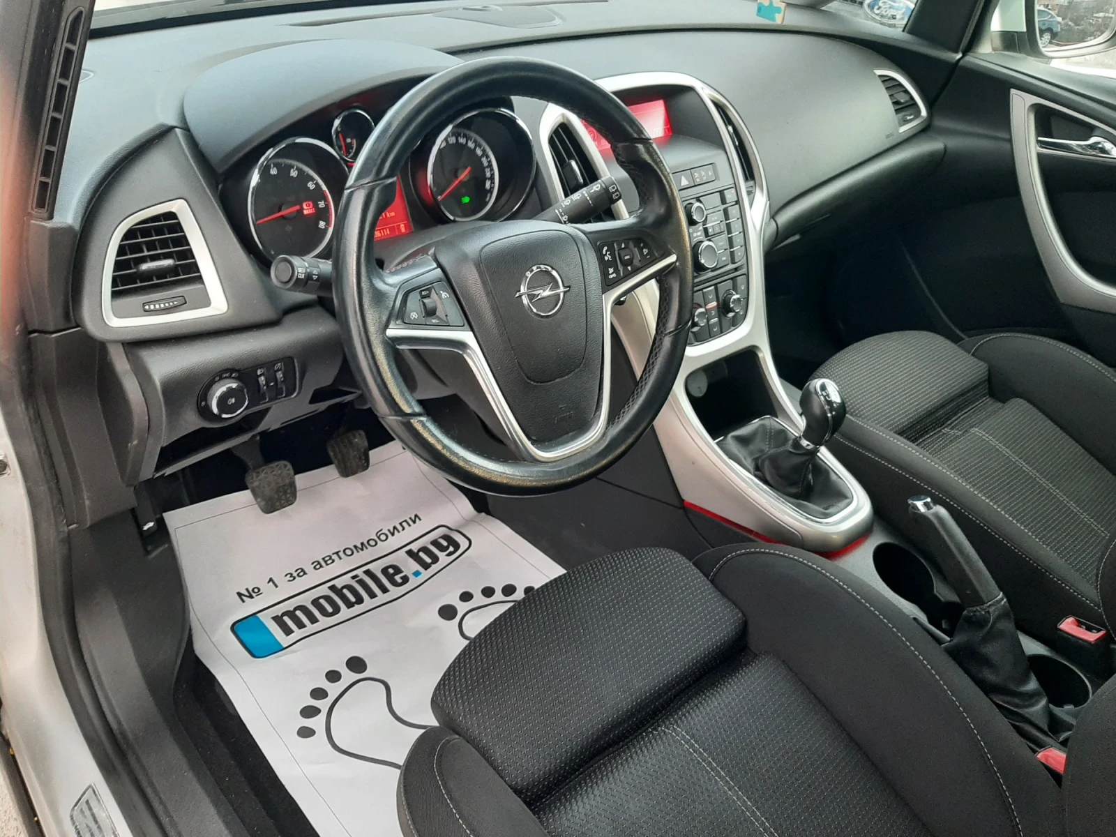 Opel Astra 1.4i 100кс, снимка 9 - Автомобили и джипове - 53892085