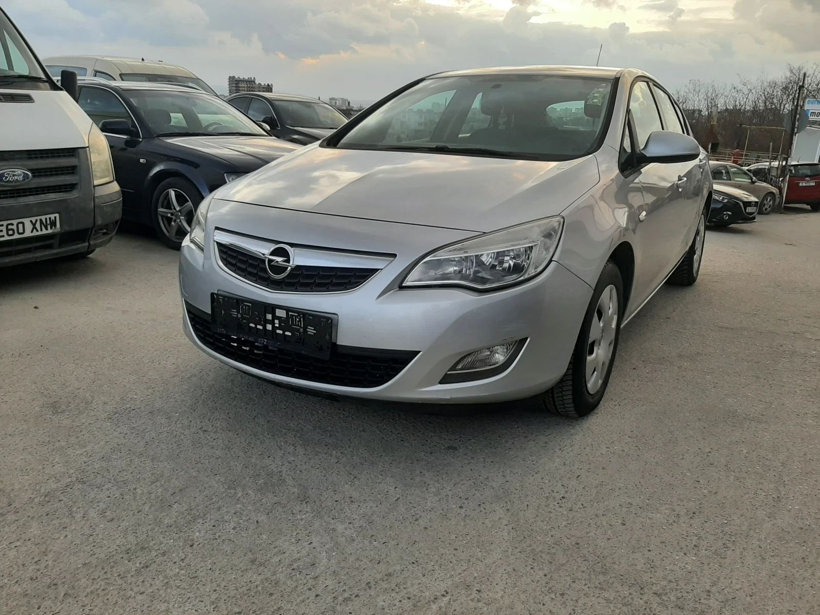 Opel Astra 1.4i 100кс, снимка 2 - Автомобили и джипове - 53892085