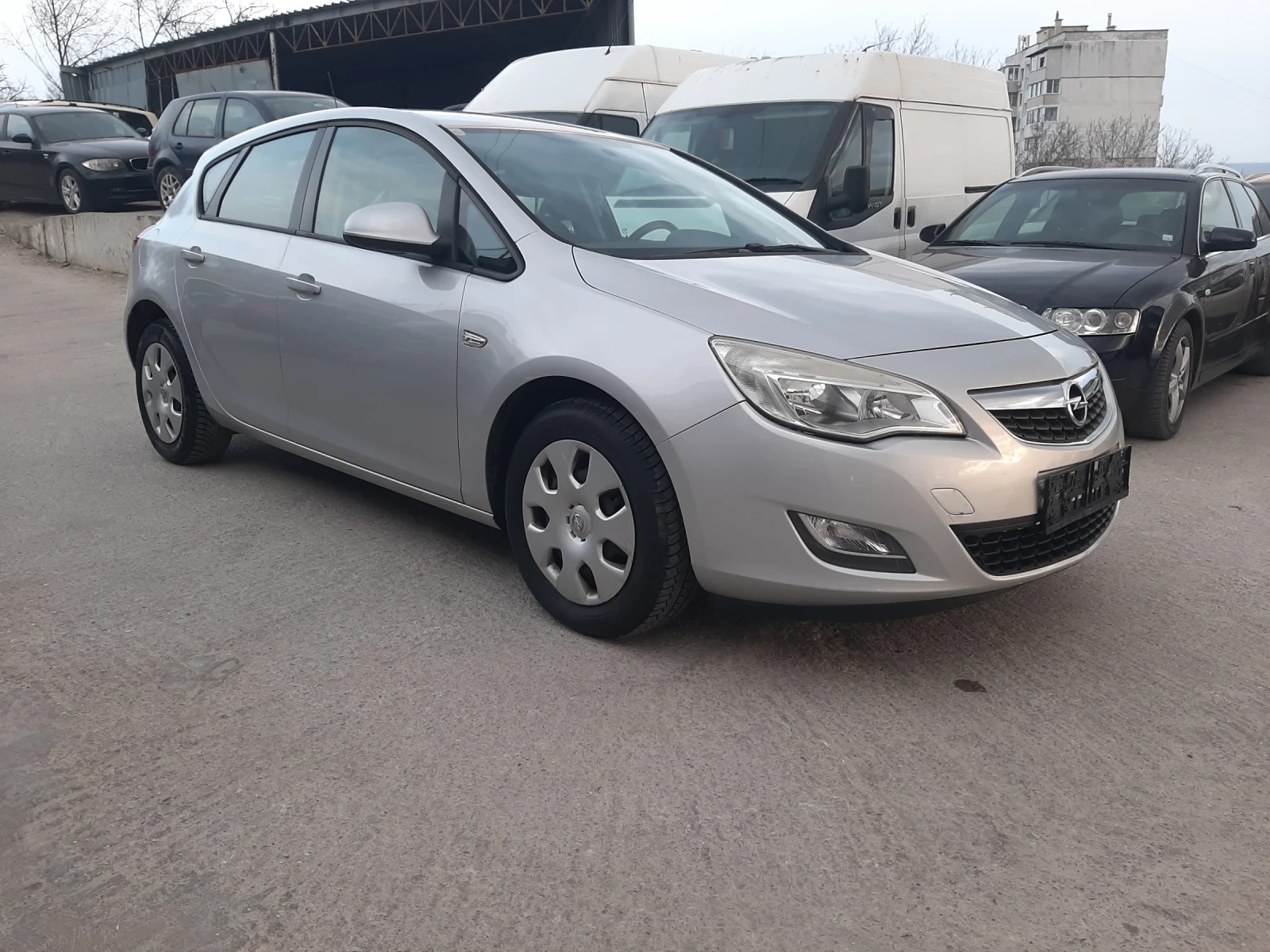 Opel Astra 1.4i 100кс, снимка 4 - Автомобили и джипове - 53892085