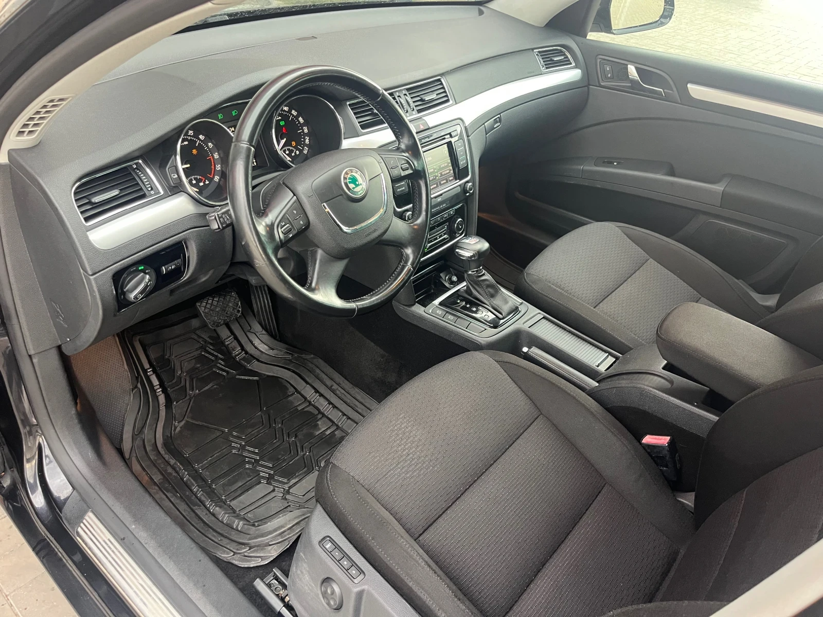 Skoda Superb 2.0TDI, снимка 8 - Автомобили и джипове - 54374582