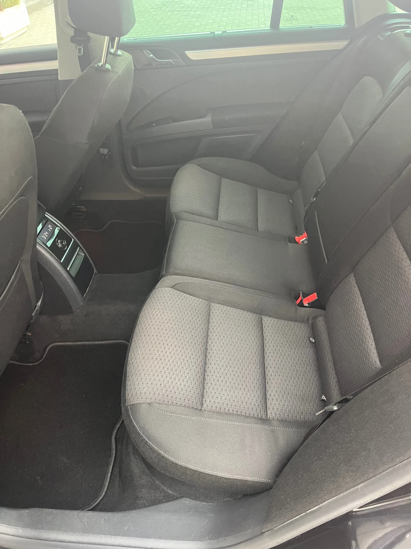 Skoda Superb 2.0TDI, снимка 12 - Автомобили и джипове - 54374582