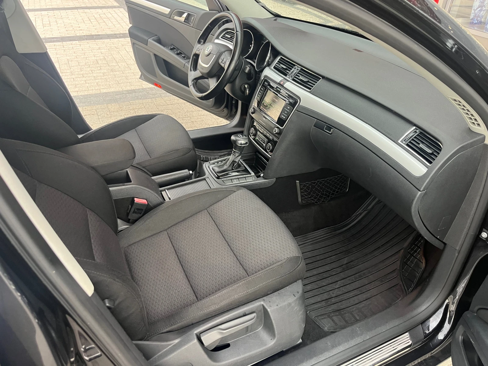 Skoda Superb 2.0TDI, снимка 9 - Автомобили и джипове - 54374582