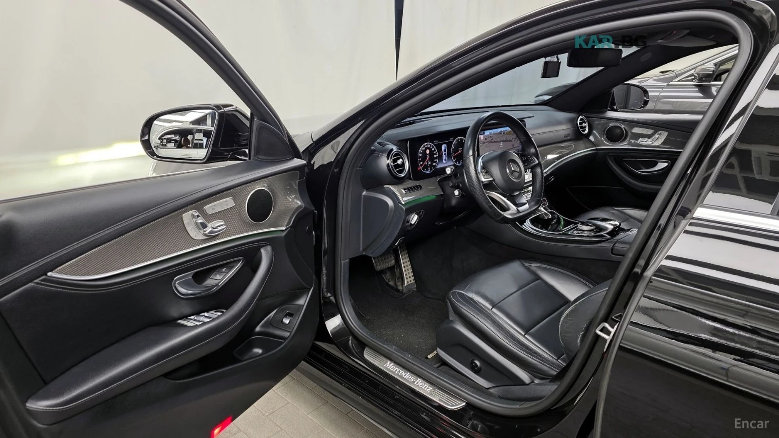 Mercedes-Benz E 300 4MATIC AMG* HUD* КОЖА* ПАНО, снимка 10 - Автомобили и джипове - 55120104