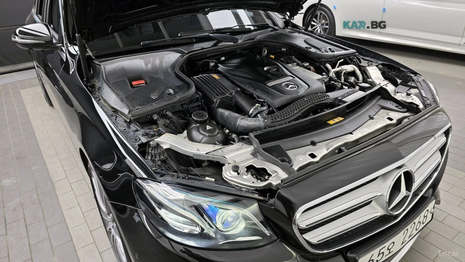 Mercedes-Benz E 300 4MATIC AMG* HUD* КОЖА* ПАНО, снимка 6 - Автомобили и джипове - 55120104