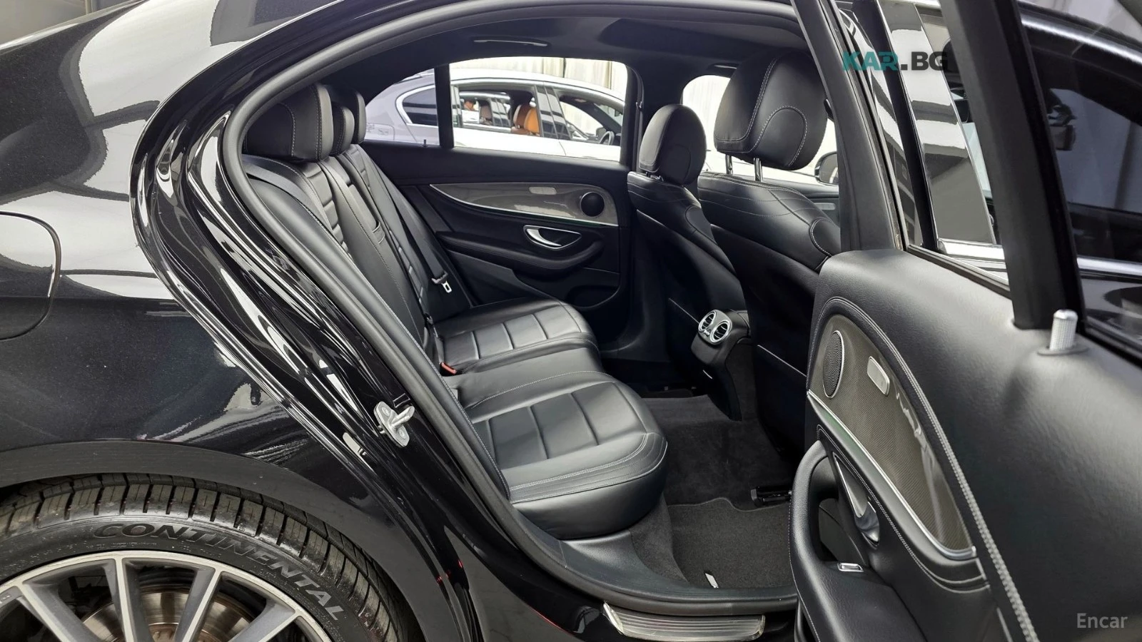 Mercedes-Benz E 300 4MATIC AMG* HUD* КОЖА* ПАНО, снимка 12 - Автомобили и джипове - 55120104