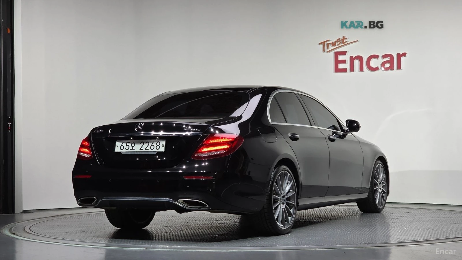 Mercedes-Benz E 300 4MATIC AMG* HUD* КОЖА* ПАНО, снимка 2 - Автомобили и джипове - 55120104