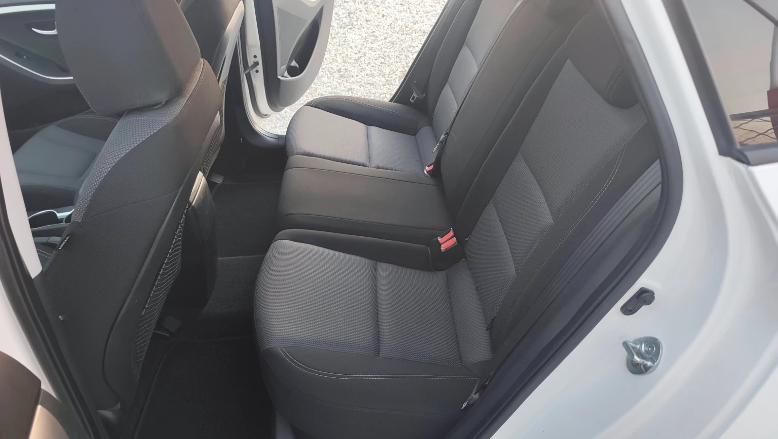 Hyundai I30 1.4 i, снимка 12 - Автомобили и джипове - 55532811