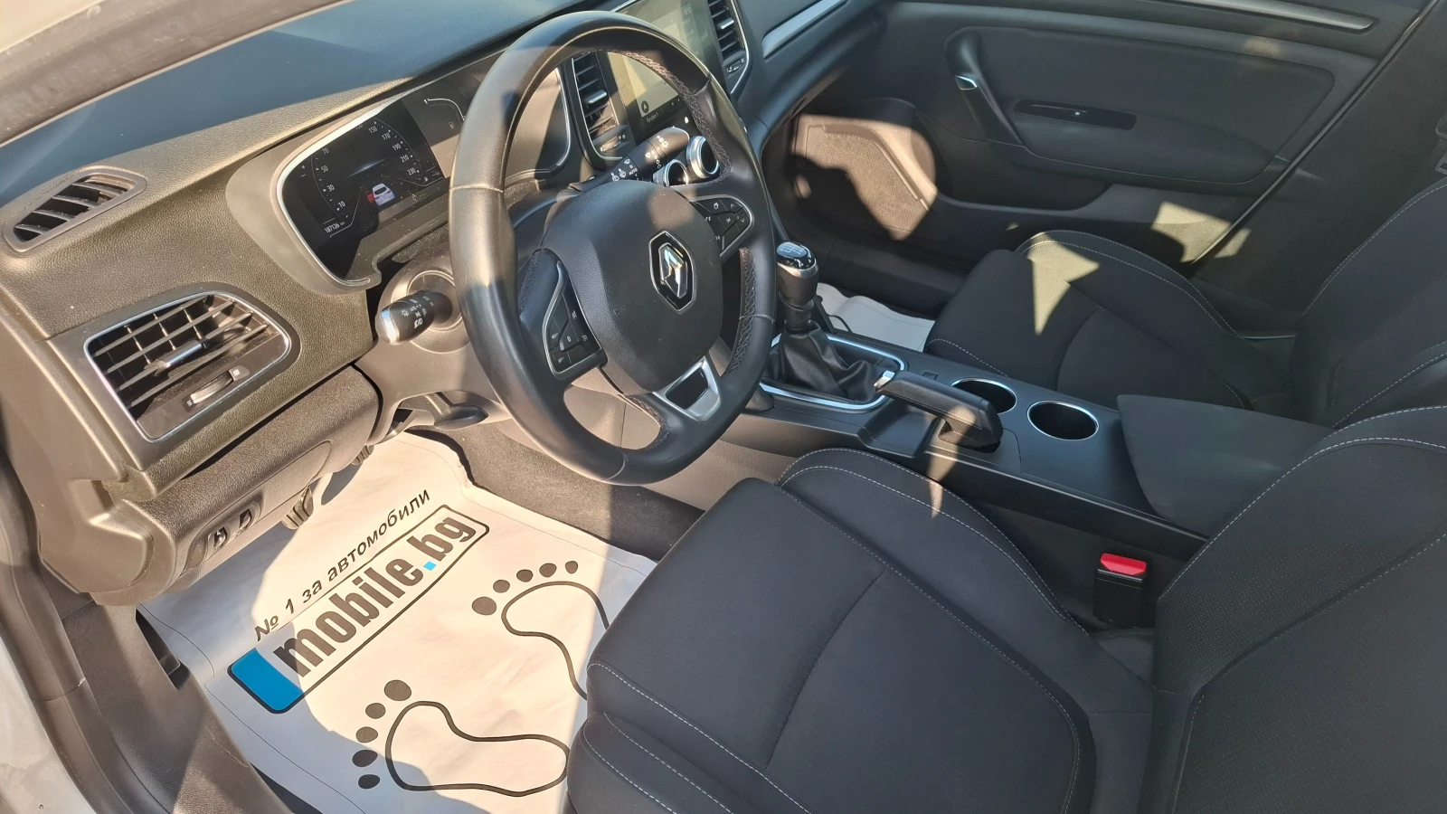 Renault Megane 1.5 DCI facelift , снимка 9 - Автомобили и джипове - 55601657