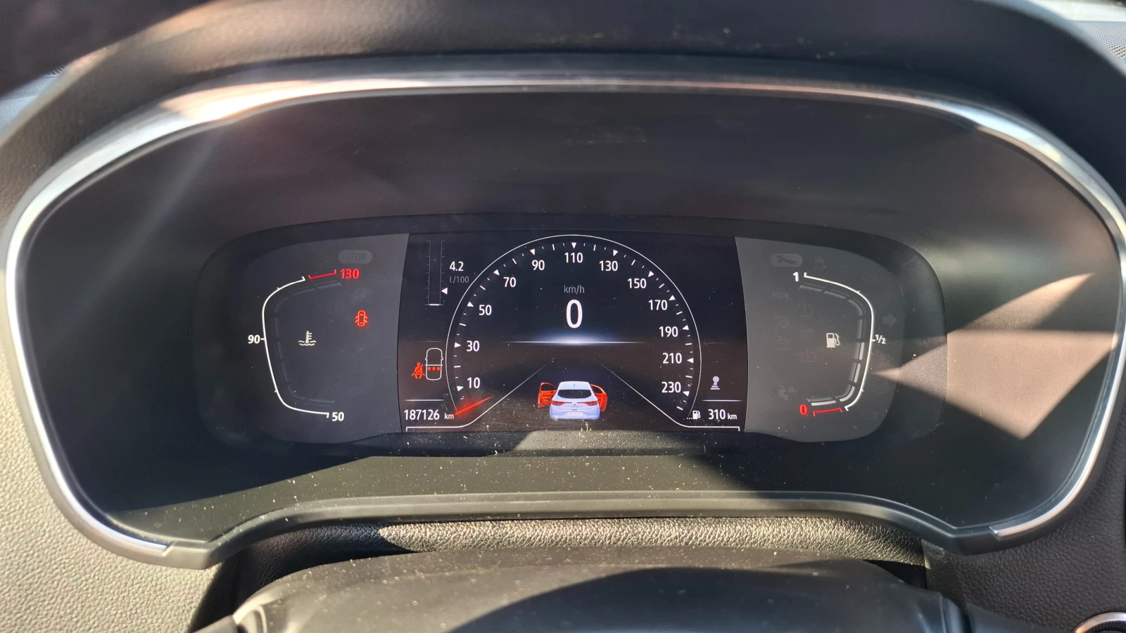 Renault Megane 1.5 DCI facelift , снимка 14 - Автомобили и джипове - 55601657
