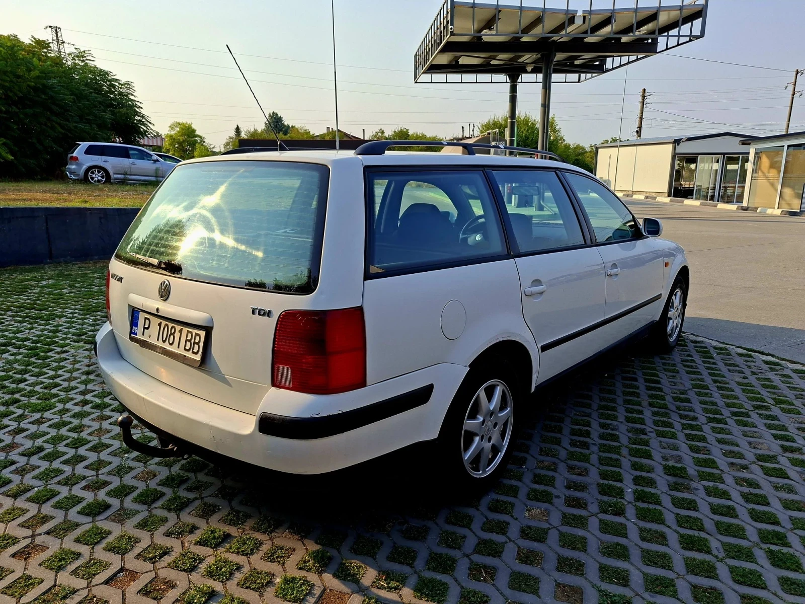 VW Passat 1.9 TDI , снимка 6 - Автомобили и джипове - 56038345