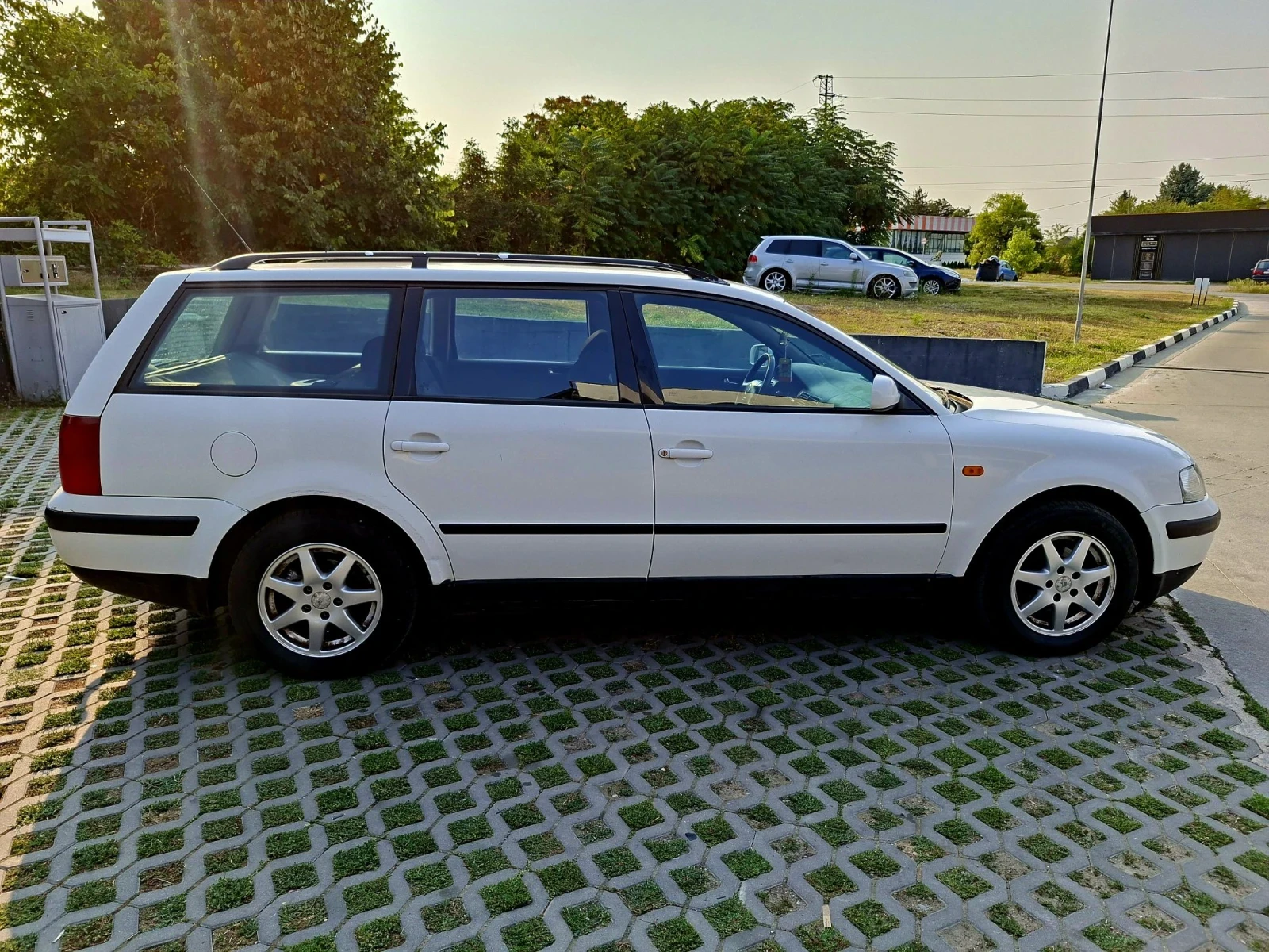 VW Passat 1.9 TDI , снимка 5 - Автомобили и джипове - 56038345