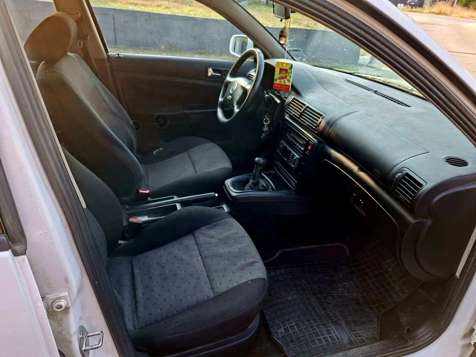VW Passat 1.9 TDI , снимка 9 - Автомобили и джипове - 56038345