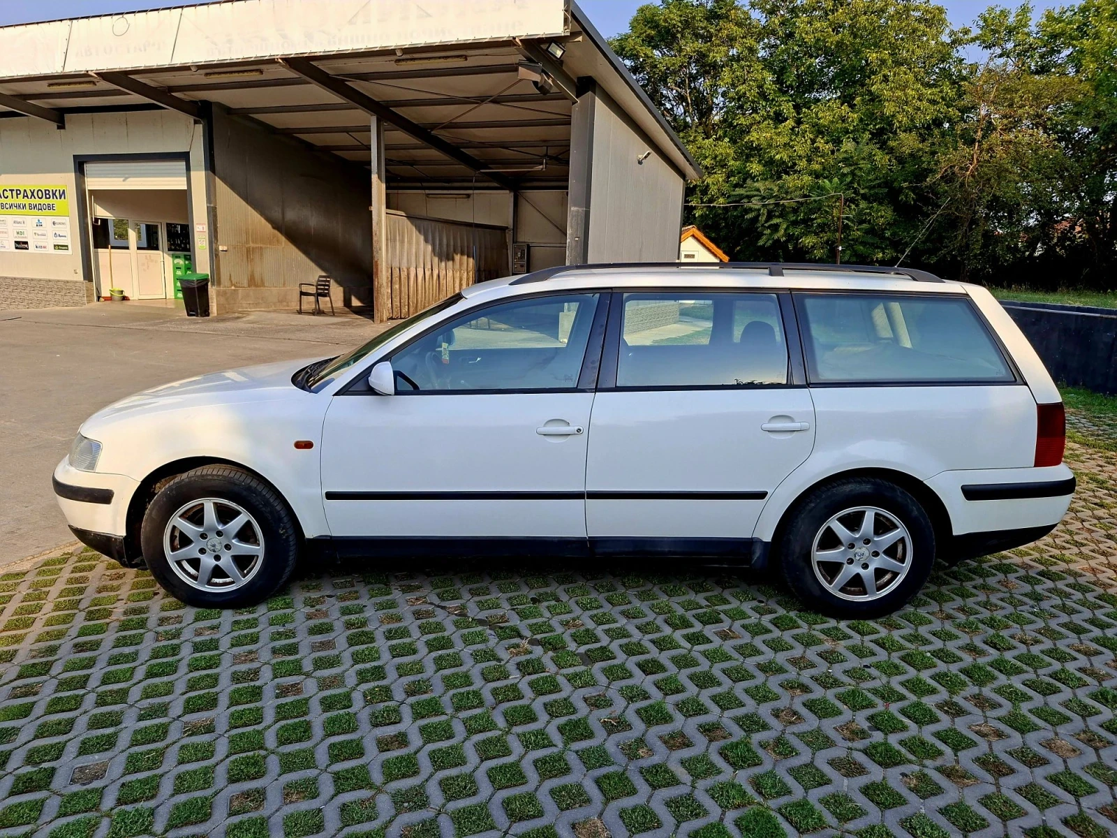 VW Passat 1.9 TDI , снимка 2 - Автомобили и джипове - 56038345